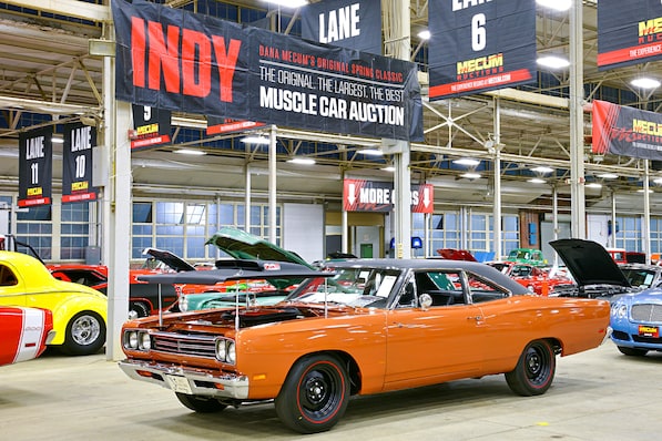 014-2019-mecum-indy-spring-classic-1969-plymouth-road-runner-a12.jpg