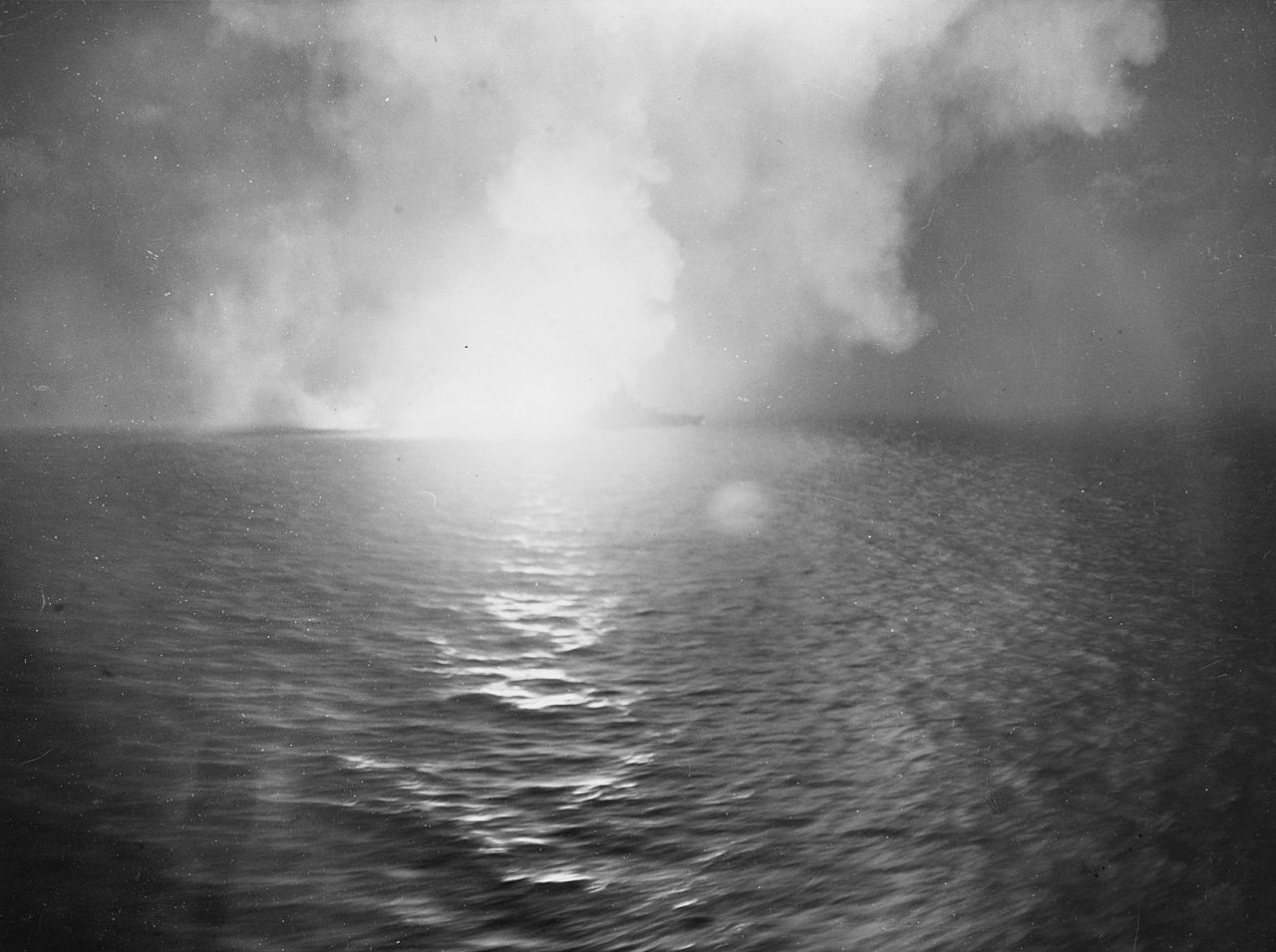 1280px-USS_West_Virginia_%28BB-48%29_firing_during_the_Battle_of_Surigao_Strait_in_October_1944.jpg