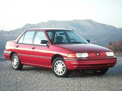 1992-Ford-Escort-FrontSide_FOESCLXESED921_505x375.jpg