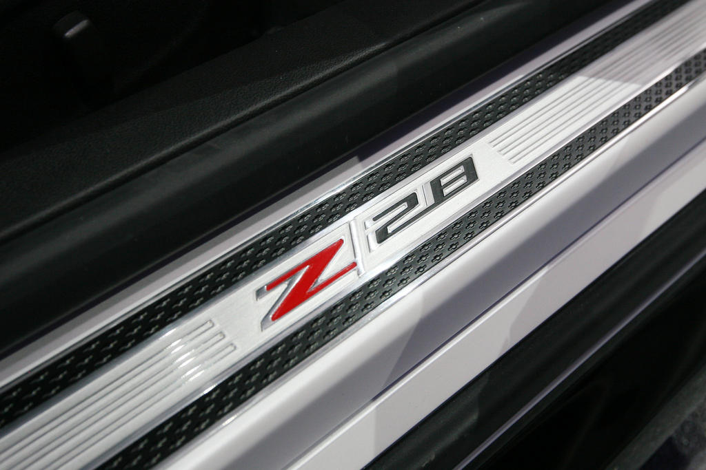 2014-Chevy-Camaro-Z28-20.jpg