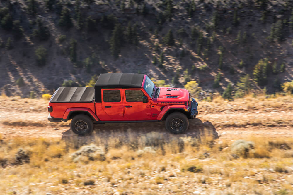 2019-jeep-gladiator-soft-top.jpg