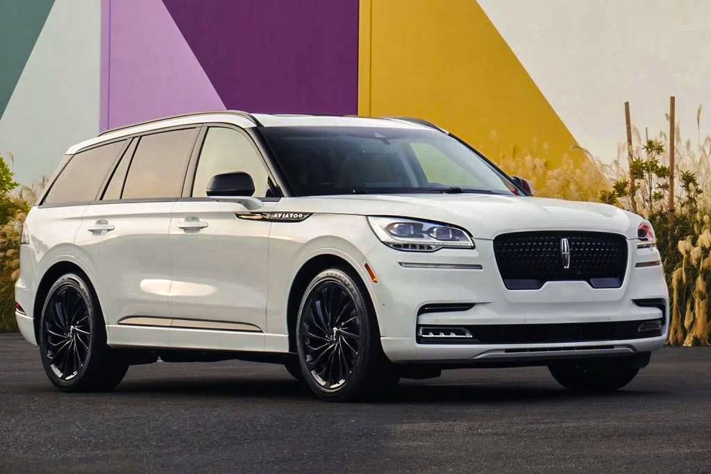 2022-Lincoln-Aviator-Jet-Appearance-Package-Manufacturer-Photos-Exterior-040-Pristine-White-fr...jpg