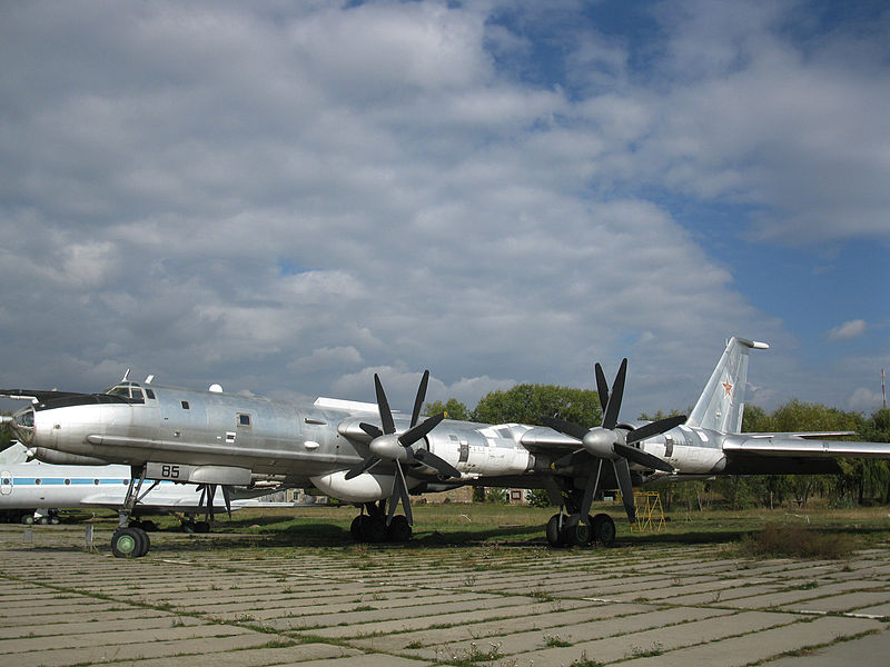 800px-Tu-142_Kiev_Aviation_Museum_Ukraine_2009.jpg