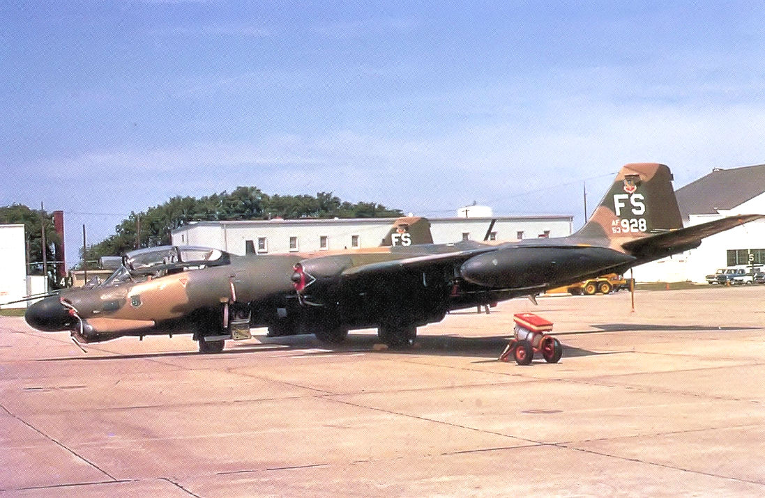 8th_Bombardment_Squadron_Martin_B-57B-MA_53-928_1974.jpg