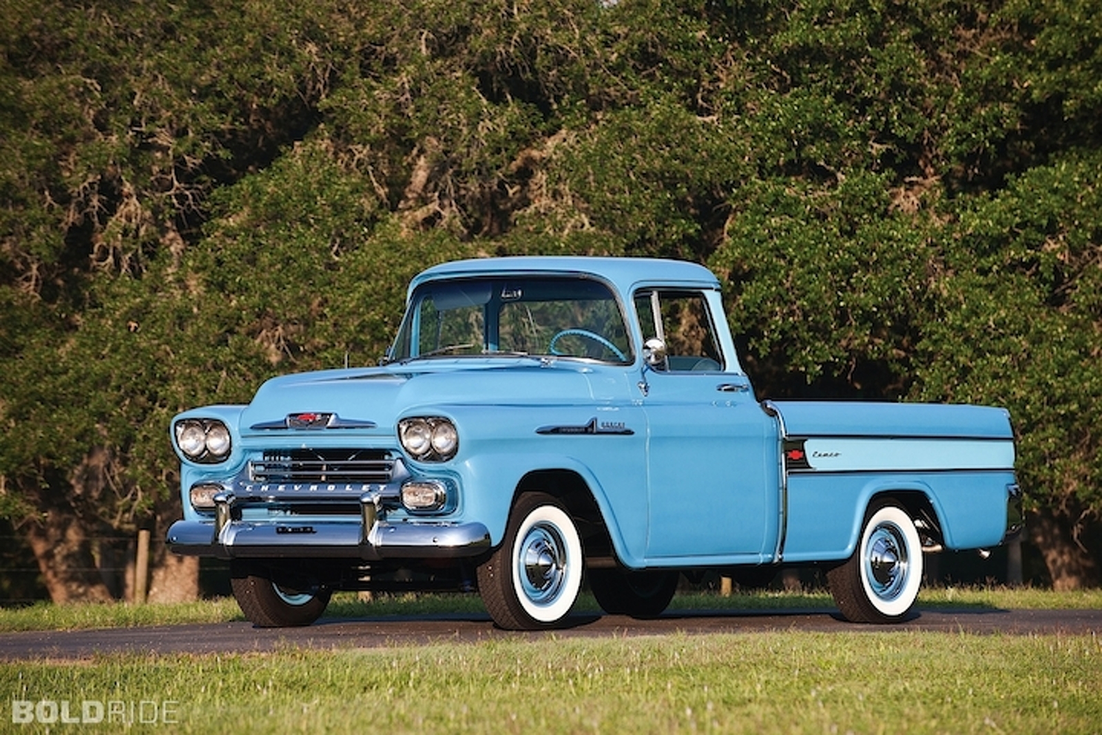 beautiful-practicality-5-unforgettable-pickups-of-the-1950s.jpg