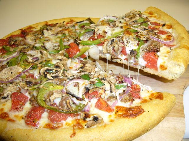 bH3jZyhrqr3B5Xaby-apxR-deep-dish-pizza-scotts-chicago-640x480.jpg