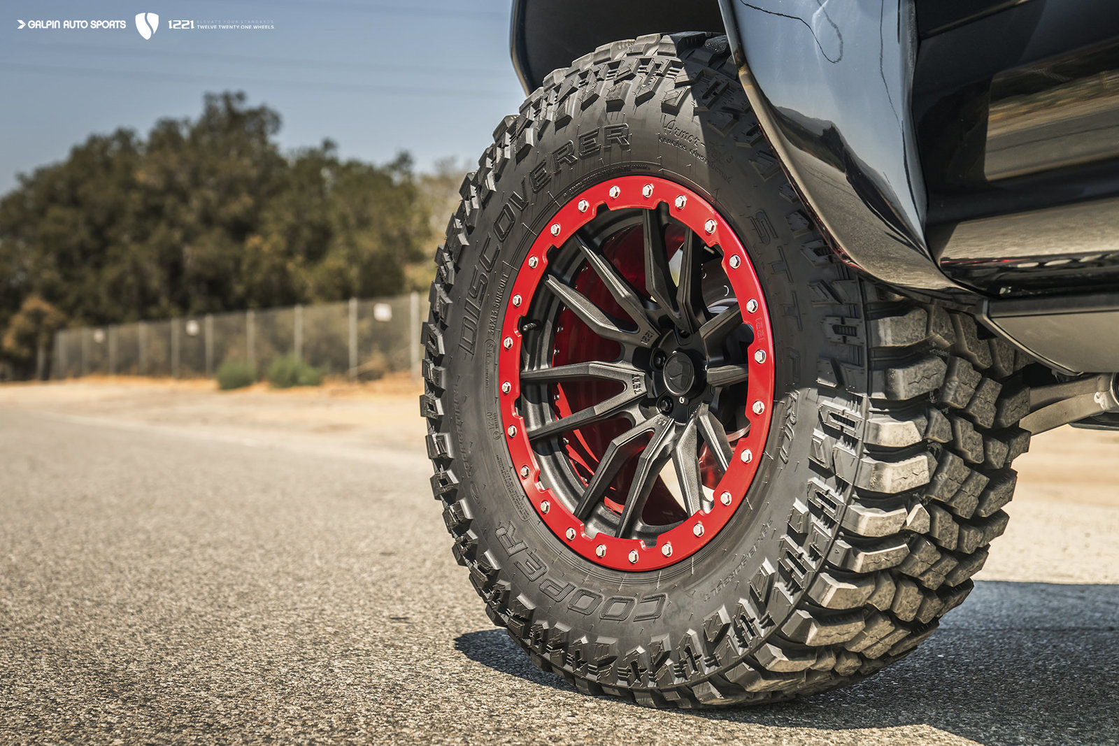 ed-modular-concave-wheels-svipe.3-ap2-apex-20x10.0-textured-matte-black-brushed-gloss-red-car004.jpg