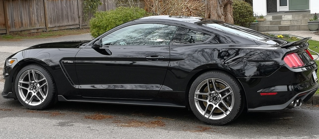 GT350 with GT500 2014 Base Rims Small.jpg