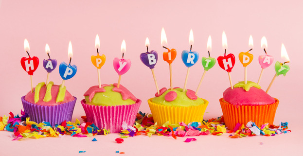 Happy-Birthday-cup-cakes.jpg