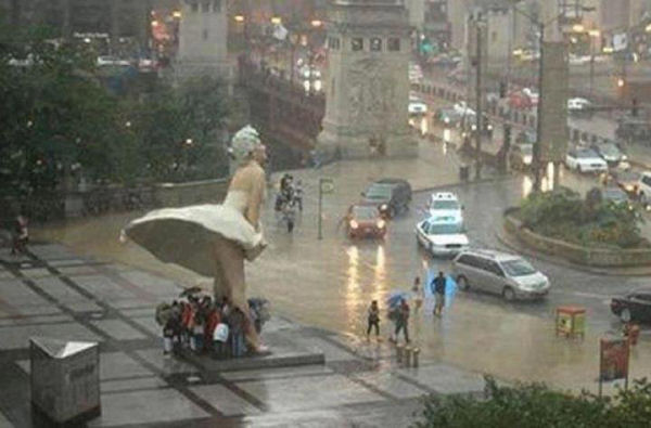 marilyn-monroe-statue-rain1.jpg