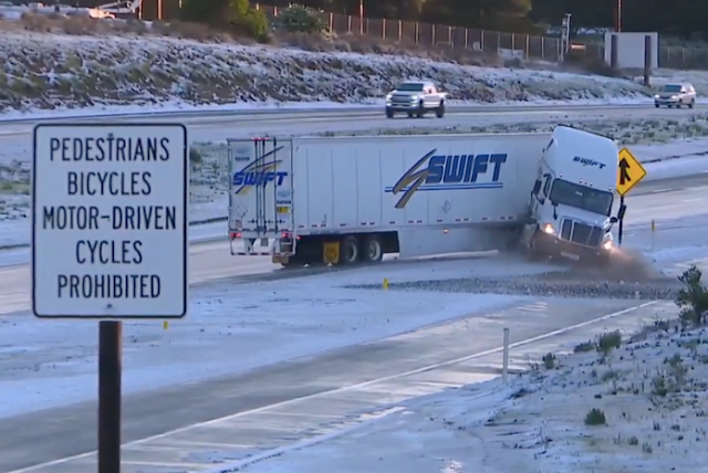 News-crew-catches-semi-truck-jackknifing-on-black-ice-696x465.png