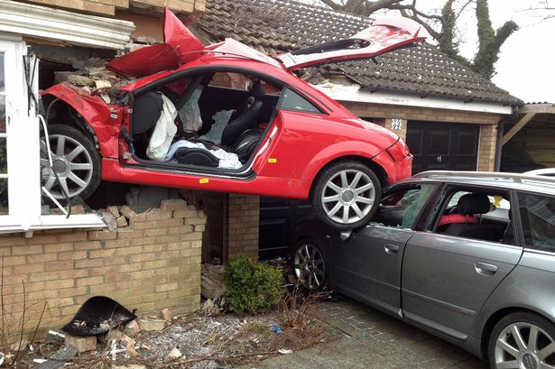 Red%20Audi%20TT%20that%20crashed%20into%20a%20house%20in%20Suffolk.jpg