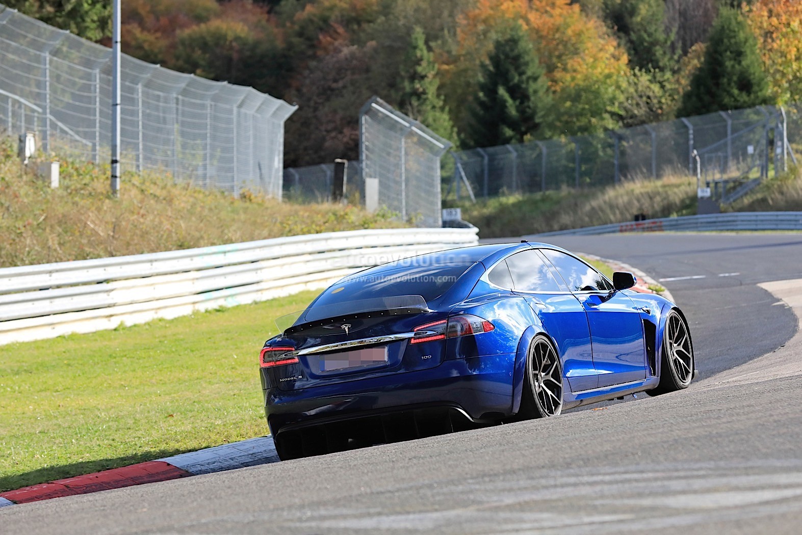 tesla-model-s-plaid-loses-giant-rear-wing-does-one-nurburgring-lap-at-a-time_4.jpg