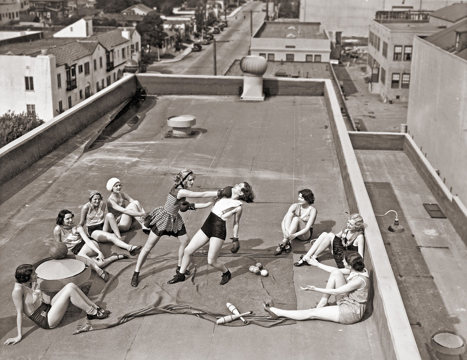 Women boxing on a roof, 1938 (1).jpg